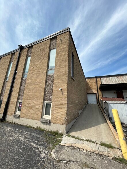 More Photos Of 4950 W Pershing Rd, Cicero Warehouse For Lease