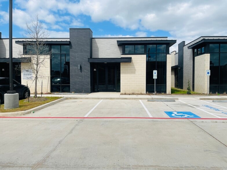 More Photos Of 7102 Tarrington Ave, Sugar Land Medical For Sale