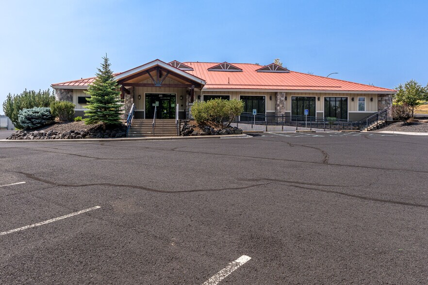 More Photos Of 1095 SE Bishop Blvd, Pullman Office For Sale