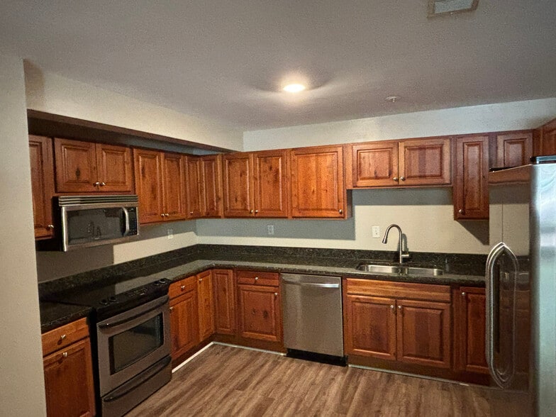 More Photos Of 1520 Main St, Columbia Storefront Retail Residential For Lease