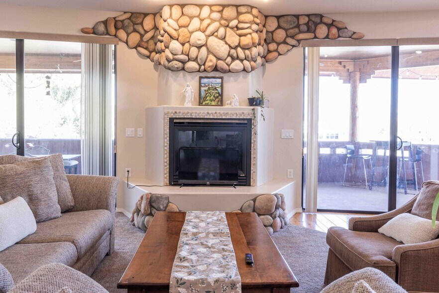 More Photos Of 677 E Mingus Ave, Cottonwood Loft Creative Space For Sale