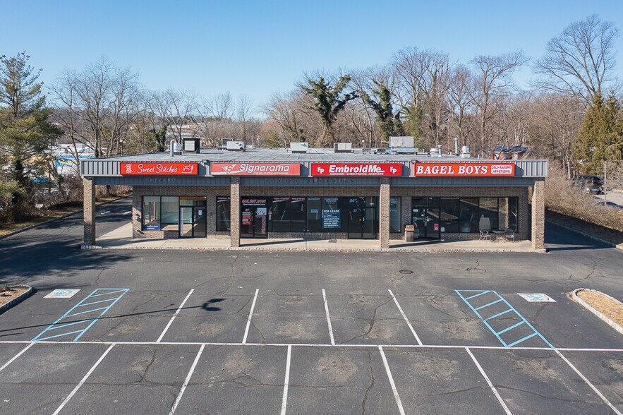 More Photos Of 27 N Middletown Rd, Nanuet Freestanding For Lease