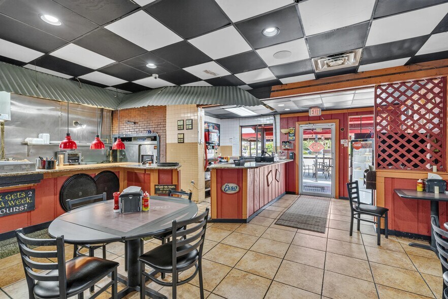 More Photos Of 1638 University Blvd S, Jacksonville Restaurant For Sale