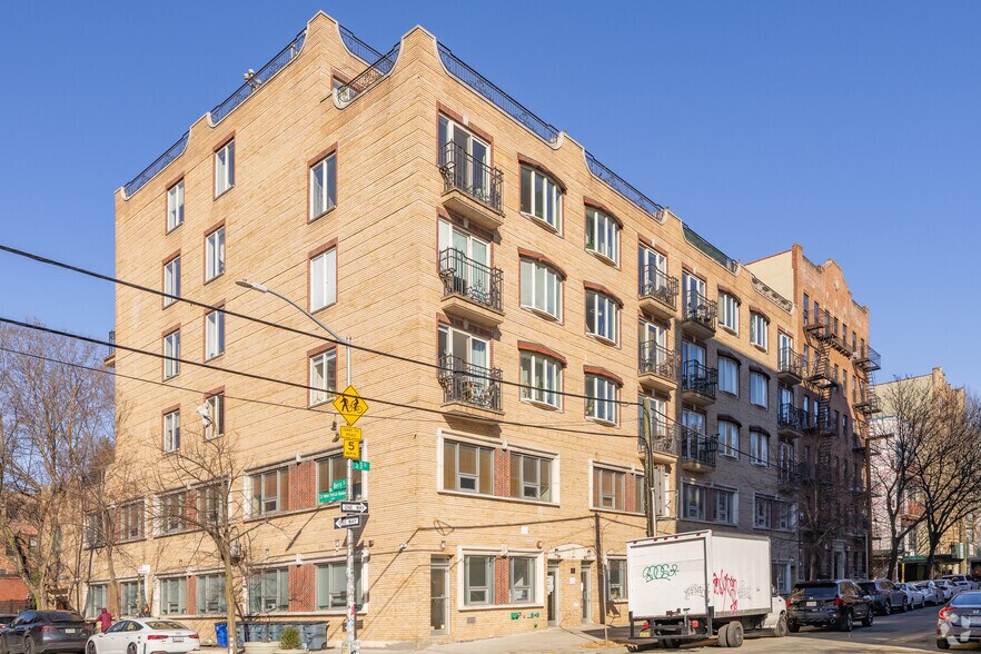 Primary Photo Of 305 Berry St, Brooklyn Apartments For Lease