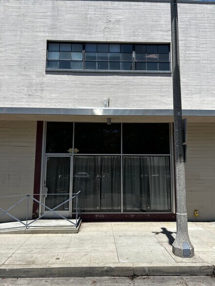 More Photos Of 161-191 W 4th St, Pomona Restaurant For Lease