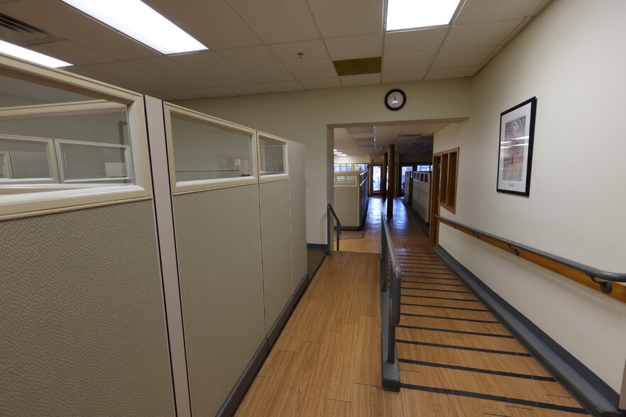 More Photos Of 913-915 Western Ave, Pittsburgh Storefront Retail Office For Lease