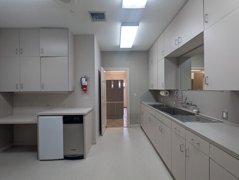 More Photos Of 3635 Eastex Fwy, Beaumont Office For Sale