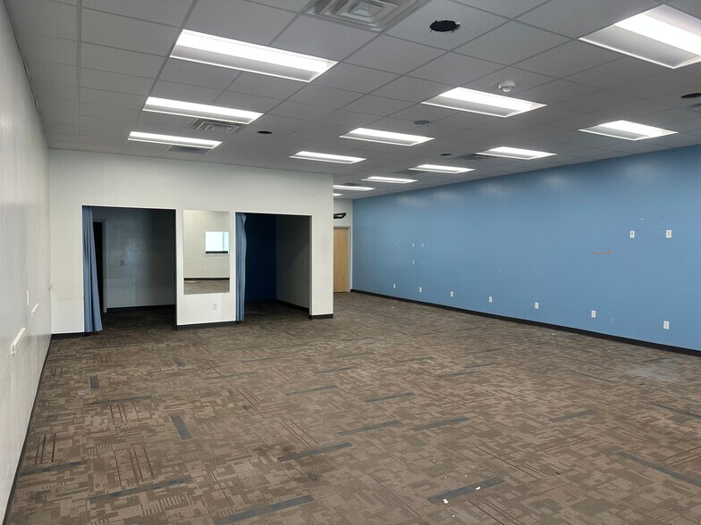 More Photos Of 3024 W 300 N, West Point General Retail For Lease