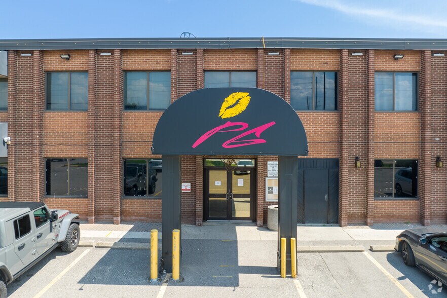 More Photos Of 2630 Royal Windsor Dr, Mississauga Showroom For Lease