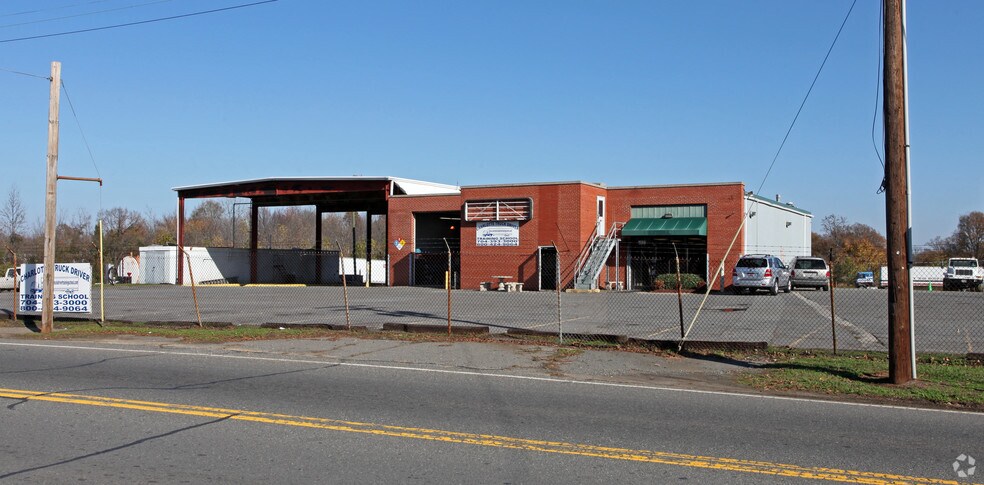 Primary Photo Of 4830 Hovis Rd, Charlotte Truck Terminal For Lease