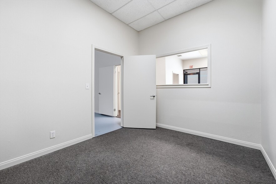 More Photos Of 42207 6th St W, Lancaster Warehouse For Lease