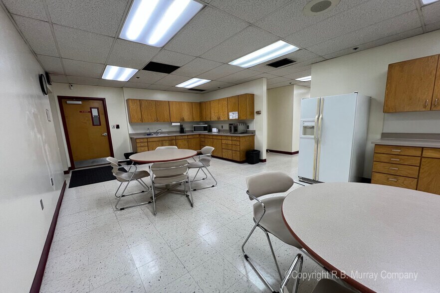 More Photos Of 2813 N Neergard Ave, Springfield Truck Terminal For Sale