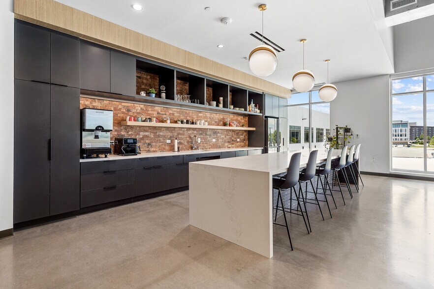 More Photos Of 8261 Belleview Dr, Plano Loft Creative Space For Lease