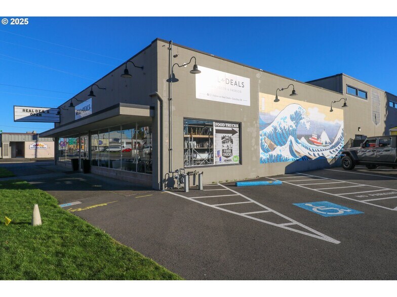 More Photos Of 790 N Bayshore Dr, Coos Bay Freestanding For Sale