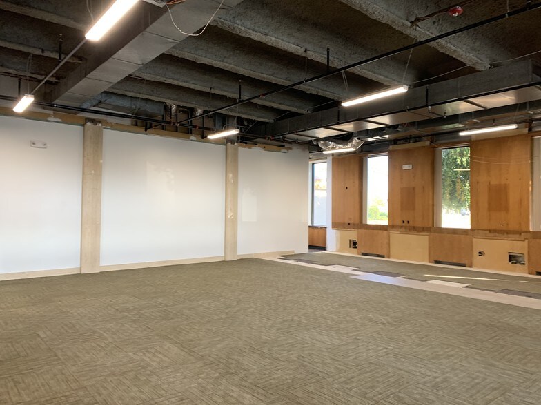 More Photos Of 4 Plaza Way, Fairhaven Bank For Lease