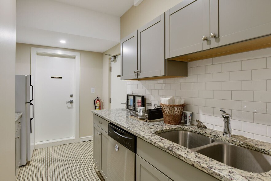 More Photos Of 2124 Dupont Ave S, Minneapolis Loft Creative Space For Lease