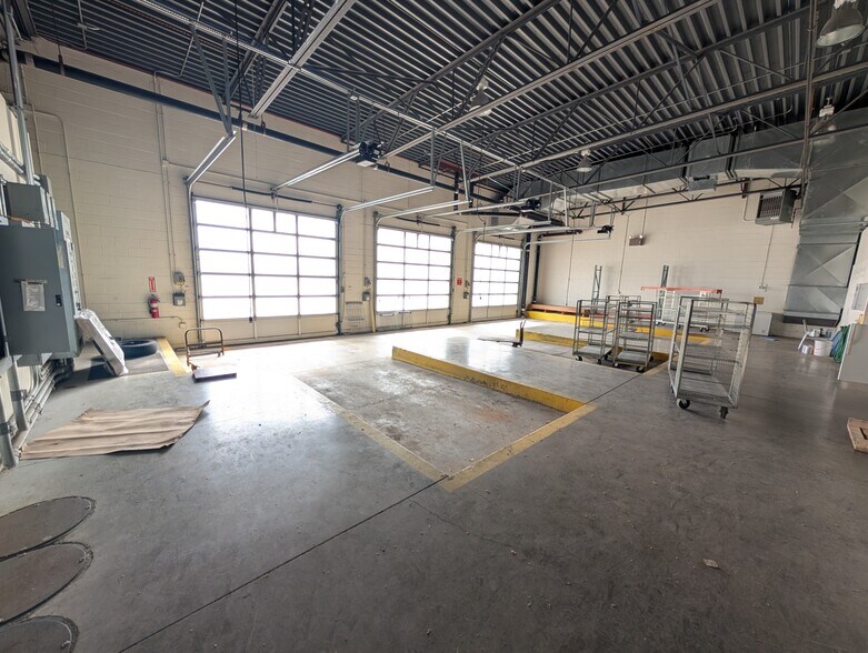 More Photos Of 1650 Afton Rd, Sycamore Distribution For Sale