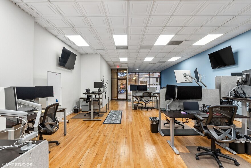 More Photos Of 705 N Milwaukee Ave, Chicago General Retail For Sale