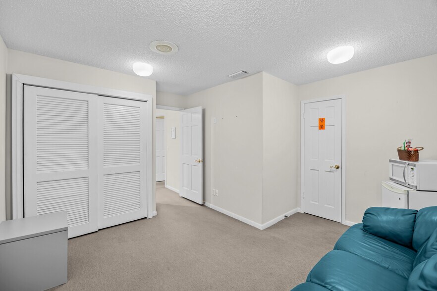 More Photos Of 725 SE 5th St, Stuart Office For Lease