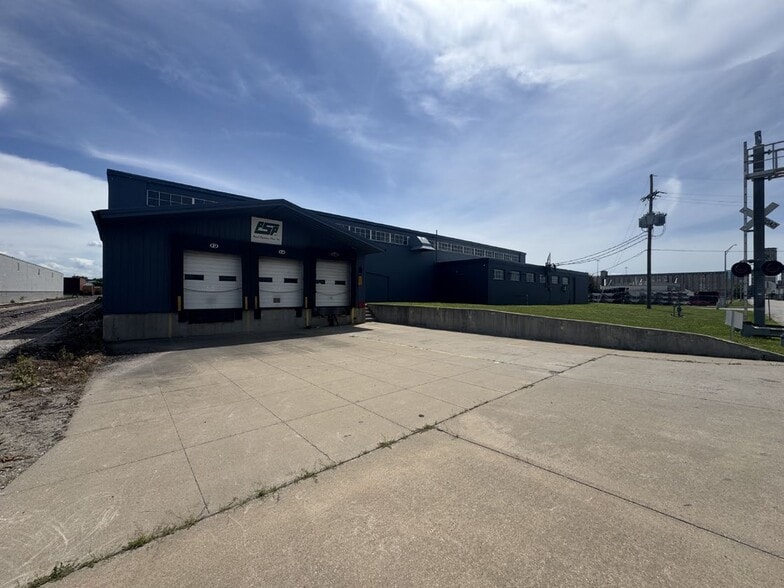 More Photos Of 3255 Harvester Rd, Kansas City Warehouse For Sale