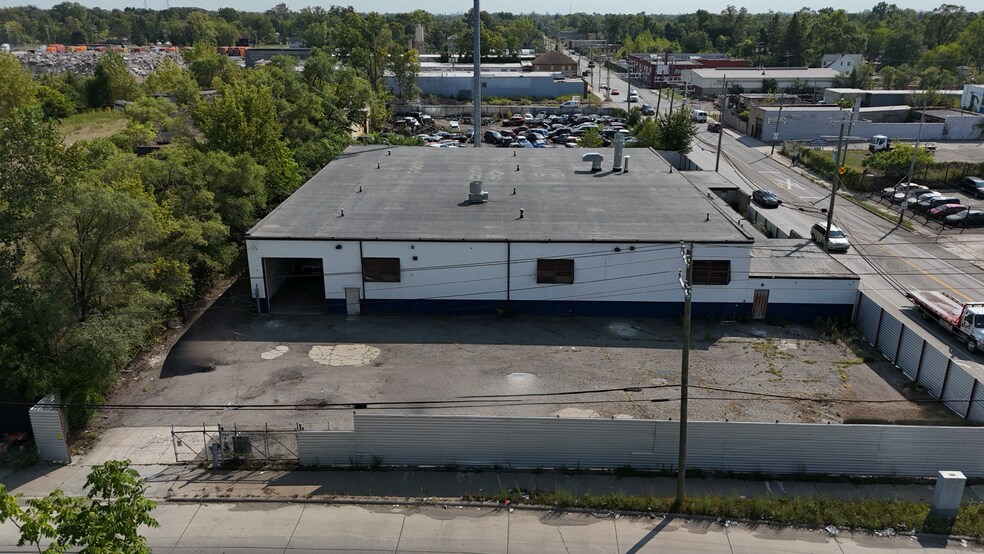 More Photos Of 14410 Meyers Rd, Detroit Industrial For Sale