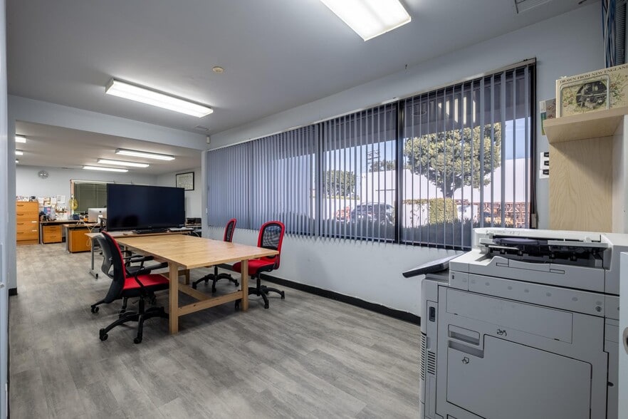 More Photos Of 22809 Lockness Ave, Torrance Warehouse For Sale