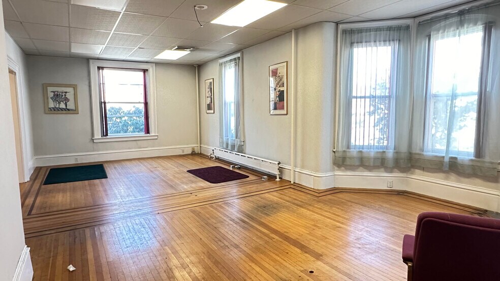 More Photos Of 512 Pleasant St, Holyoke Office For Lease