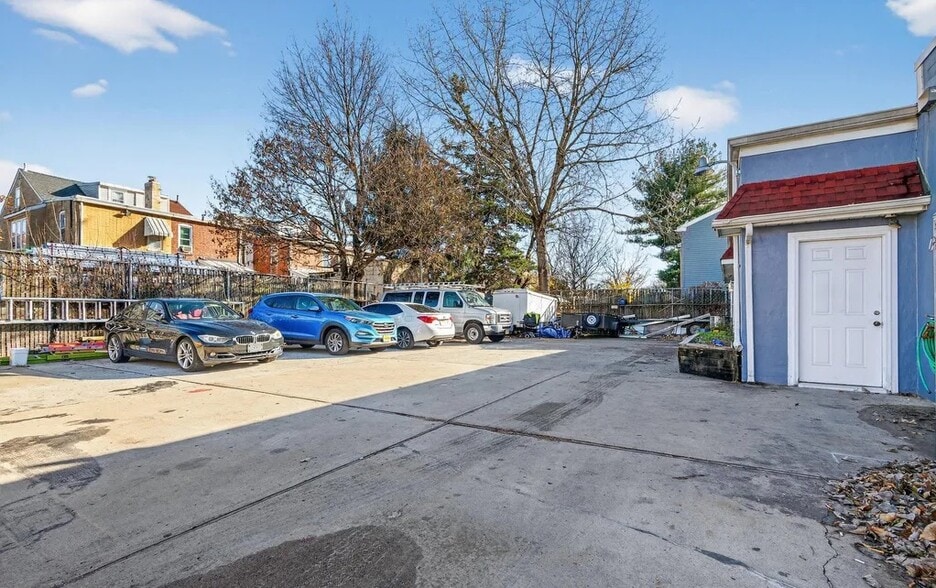 More Photos Of 900 Beatty St, Trenton Service For Sale