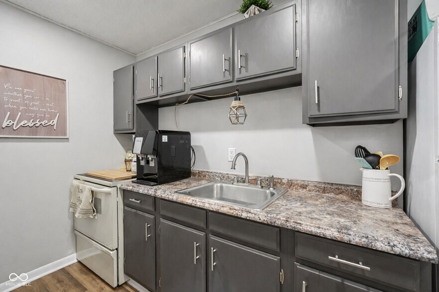 More Photos Of 305 E Washington St, Greencastle Storefront Retail Residential For Sale