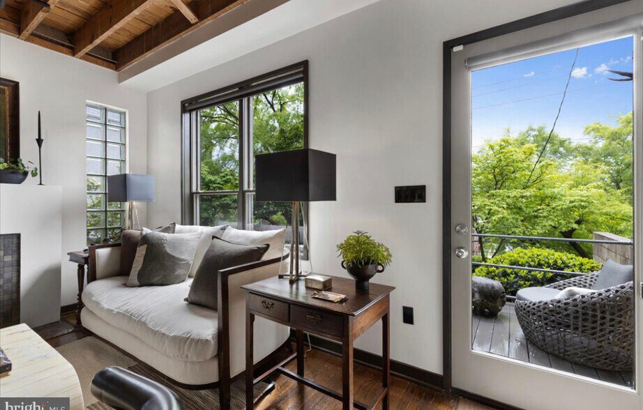 More Photos Of 5169 Macarthur Blvd NW, Washington Office Residential For Lease