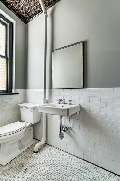 More Photos Of 9-11 N 3rd St, Newark Office For Lease