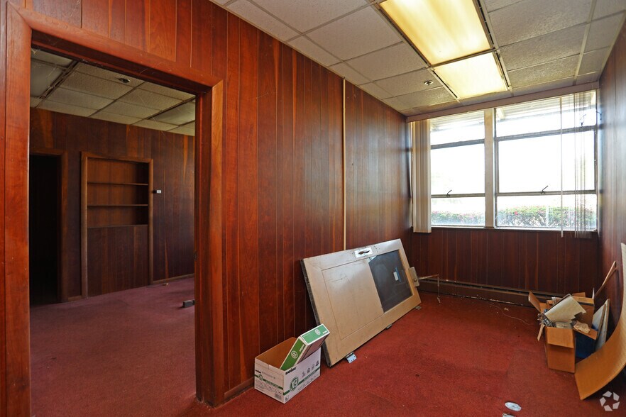 More Photos Of 572 S New St, Eden Distribution For Lease