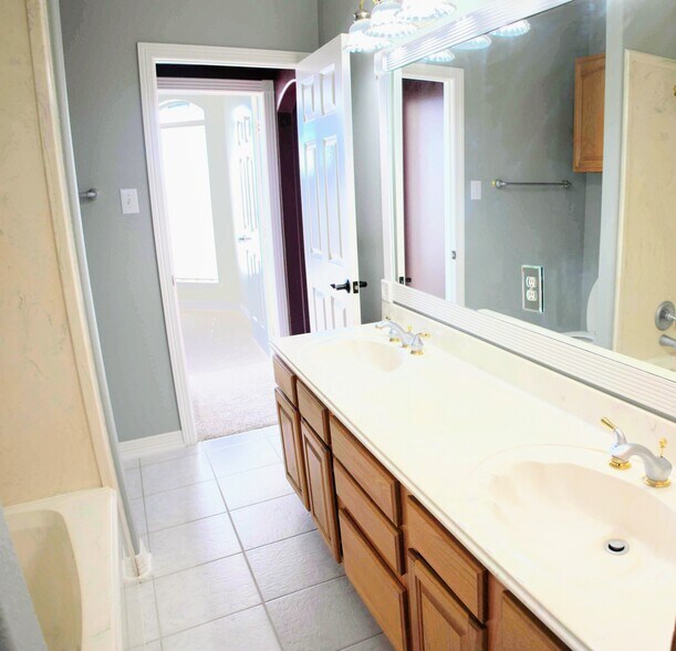 More Photos Of 2982 FM 2935, Brenham Flex For Sale