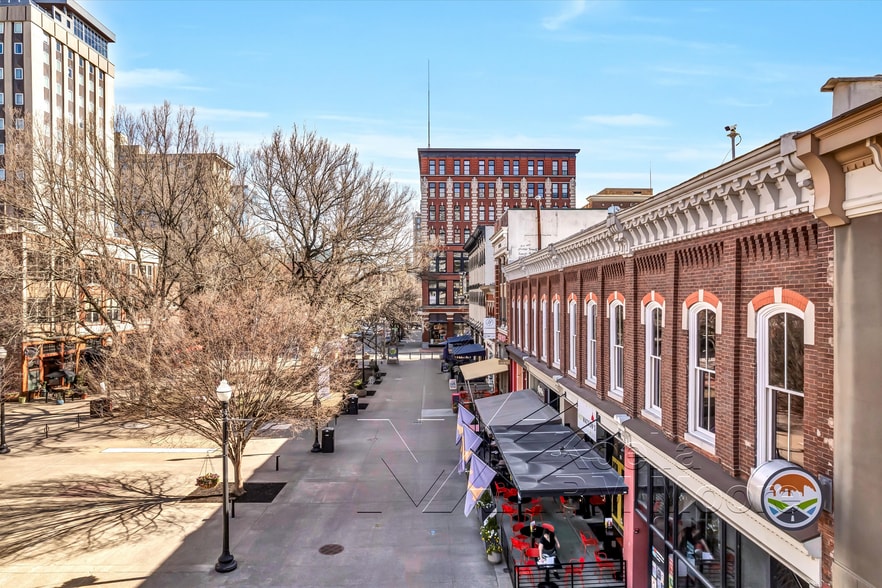 More Photos Of 17 Market Sq, Knoxville Storefront Retail Office For Sale