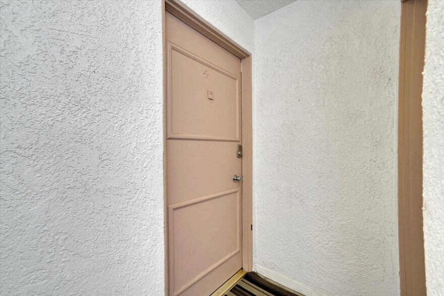 More Photos Of 14 Mast, Marina Del Rey Apartments For Sale