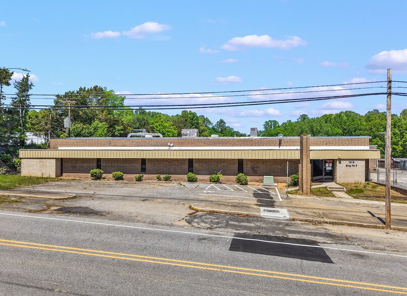 More Photos Of 1218 Hickory Chapel Rd, High Point Light Distribution For Sale