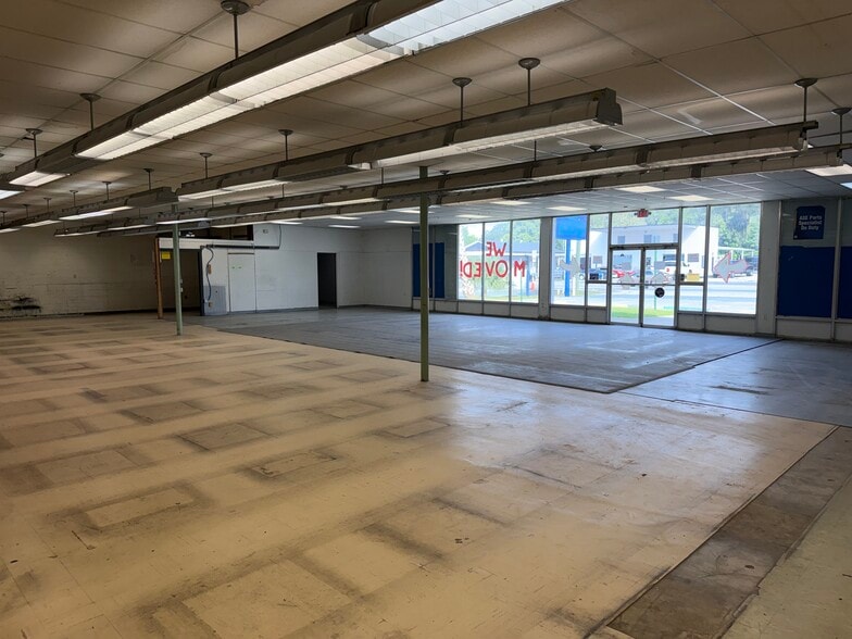 More Photos Of 5920 SE Hames Rd, Belleview Freestanding For Lease