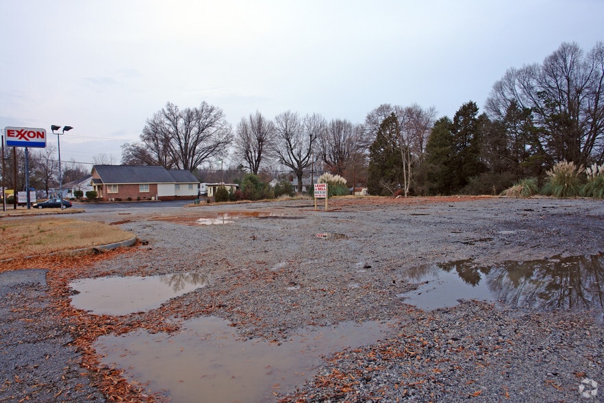 More Photos Of 644 NE Main St, Simpsonville Land For Lease