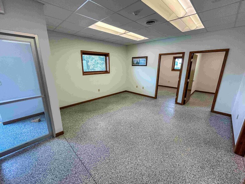 More Photos Of 601 4th St, De Smet Warehouse For Lease