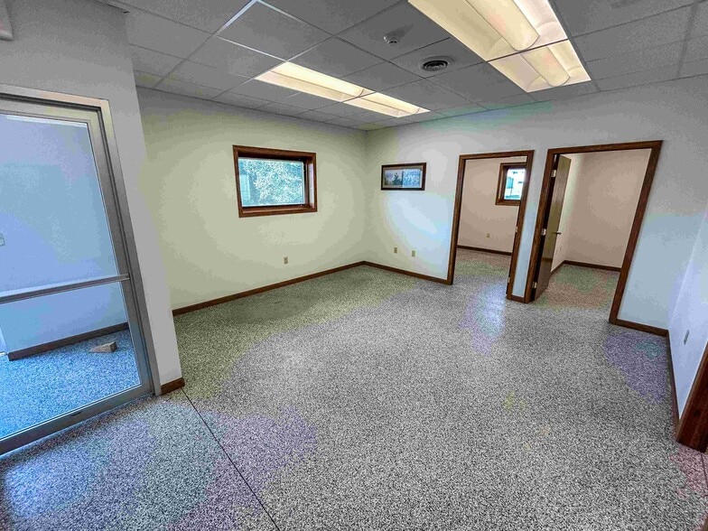 More Photos Of 601 4th St, De Smet Warehouse For Sale