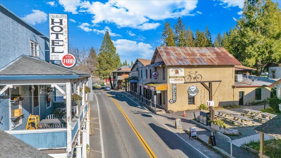 More Photos Of 18736 Main St, Groveland Hotel For Sale