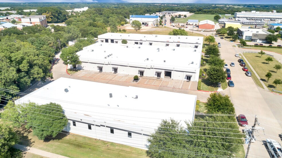 More Photos Of 405 Powerhouse St, McKinney Warehouse For Lease