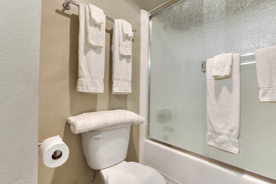 More Photos Of 415-425 Washington Blvd, Marina Del Rey Apartments For Lease