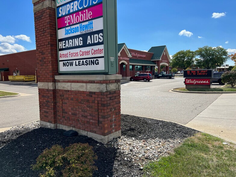 More Photos Of 3171-3187 Fort St, Wyandotte General Retail For Lease