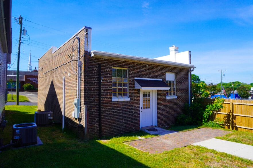 More Photos Of 303 W Harden St, Graham General Retail For Lease