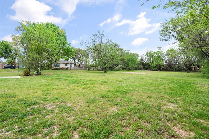 More Photos Of 8850 Davis Blvd, Southlake Land For Lease