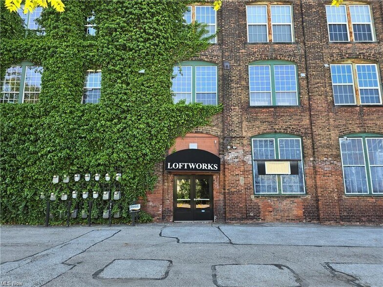 More Photos Of 1667 E 40th St, Cleveland Loft Creative Space For Sale