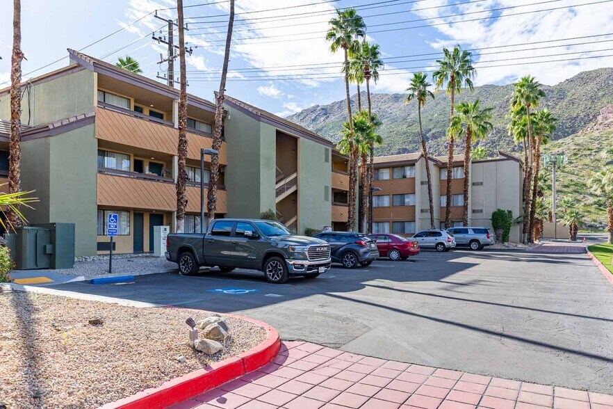 More Photos Of 1633 S Palm Canyon Dr, Palm Springs Hotel For Sale