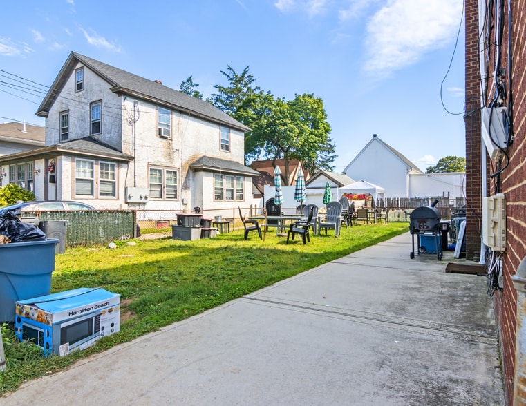 More Photos Of 615-621 Seaman Ave, Baldwin Storefront Retail Residential For Sale