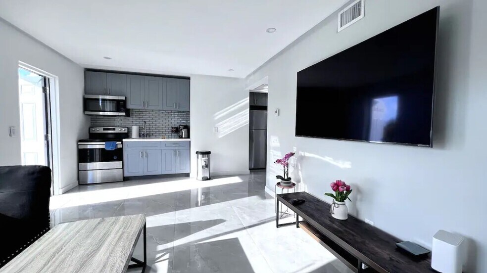 More Photos Of 2201 Greene St, Hollywood Apartments For Sale